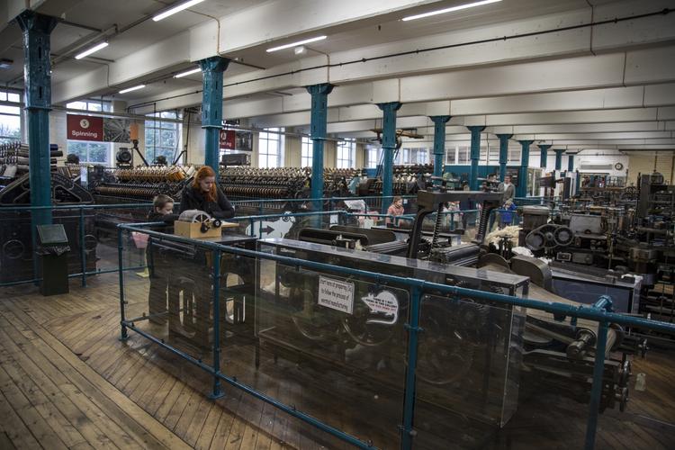 纺织厂织布机图片机械设备织布机纺织厂纺机织机棉纺机机械设备